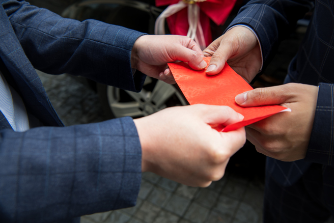 有女网友在网上分享，由于爸爸过年还要上班，但过年5天总共收到了「347个红包」。（示意图：shutterstock／达志）