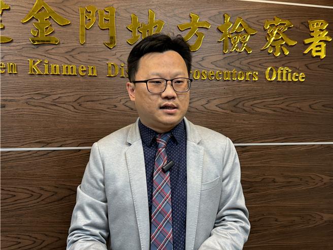 金門地檢署主任檢察官施家榮表示，今晚就會派檢察官進行相驗至於是否進行解剖，將等詢問家屬意見再做決定。（于家麒攝）