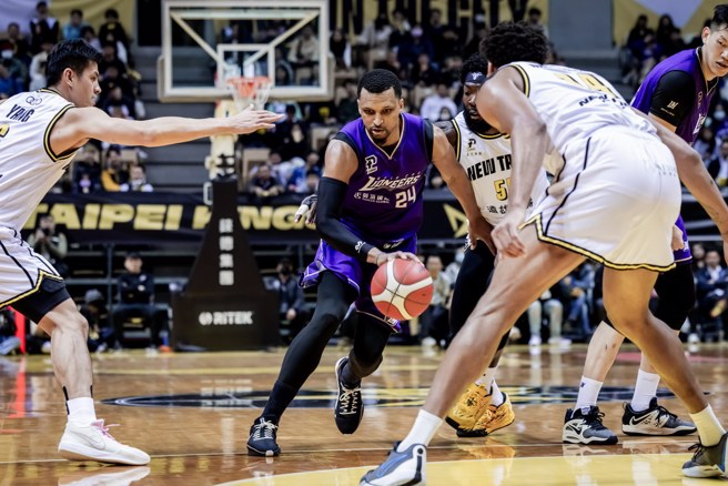 艾夫伯只打上半場就拿下24分。(攻城獅提供)