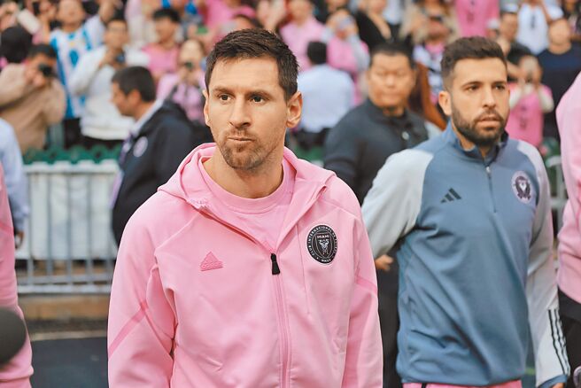 阿根廷球星梅西2月初隨邁阿密國際隊前往香港進行友誼賽，卻因未出賽而引爆香港與大陸民眾怒火，如今傳出疑遭陸媒封殺。（中新社）