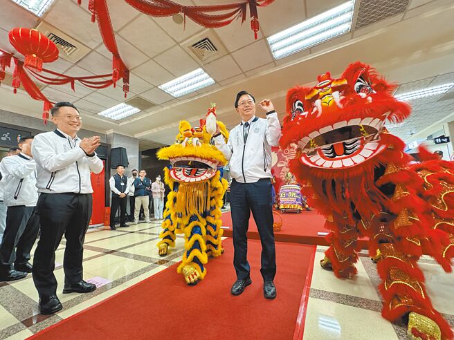 桃园市长张善政15日开工日新春团拜。（蔡依珍摄）