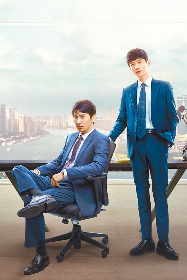 趙又廷（左）、白敬亭因為《平凡的榮耀》首次合作。（中天娛樂台提供）