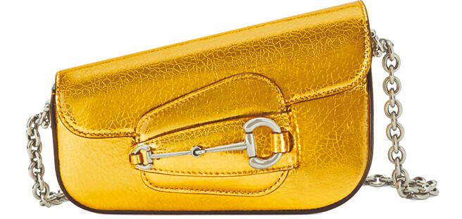 GUCCI HORSEBIT 1955金色怪奇包，10萬900元。（GUCCI提供）