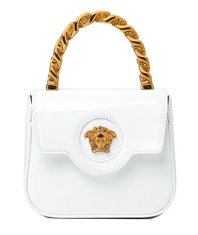 Versace La Medusa白色漆皮迷你包。（Versace提供）