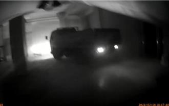 影》偷車見攔查又撞警車 勇警聲嘶力竭開槍緝捕