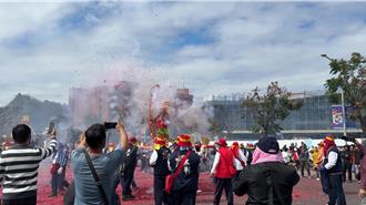 每年元宵必看！ 直擊台東首場炮炸肉身寒單