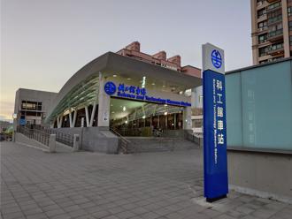 看完病失聯定位在科工館站 女高中生落軌遭普悠瑪撞死