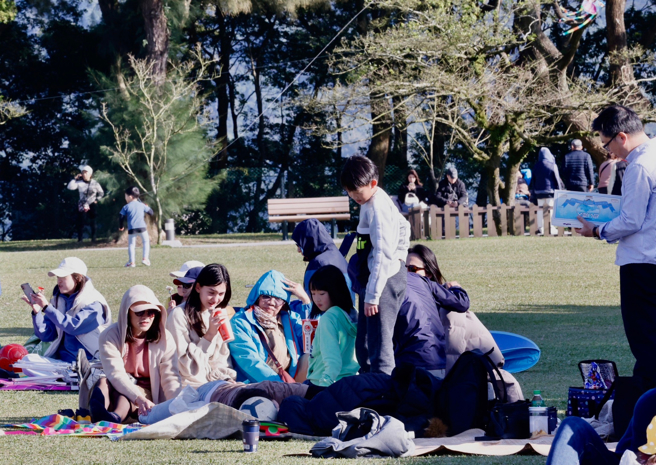 今白天东北季风减弱，北部回温，到下周四之前各地晴朗稳定，高温可达30度。（陈信翰摄）