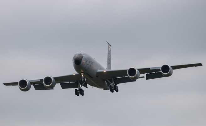 美国空军准备测试KC-135 空中加油机的自主飞行能力。（美国空军）