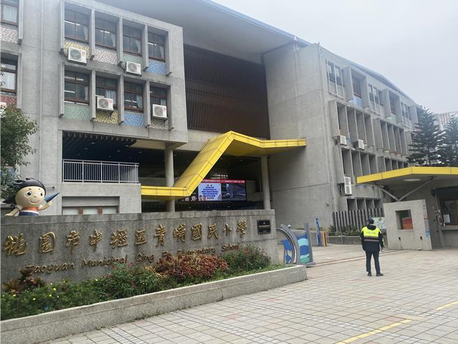 桃園市青埔國小含附幼已有1880名學生，校舍空間不足，中央與地方政府共同補助新建校舍。（蔡明亘攝）