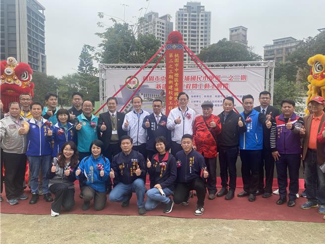 桃園市青埔國小新建校舍第2之3期工程17日正式開工，預計明年下半年完工啟用。（蔡明亘攝）