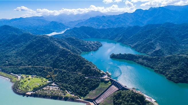 桃園市觀旅局探索北橫櫻花勇士單車完騎認證活動，今年首度新增「大龍門」親子路線開放民眾報名。（觀旅局提供／蔡明亘桃園傳真）