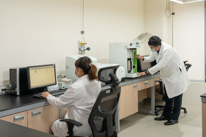 新北消防局火灾鑑识中心，连续13年获国际认证。（图／消防局提供）