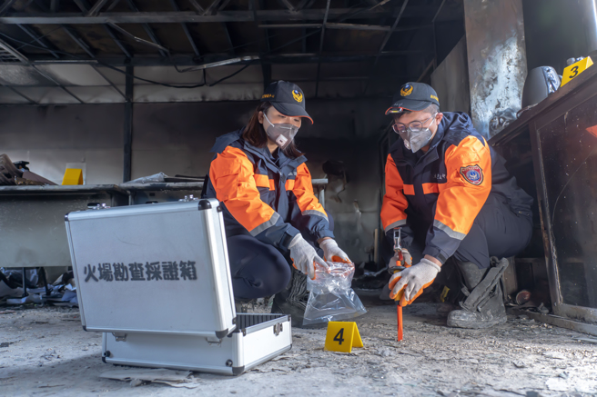 新北消防局火灾鑑识中心，连续13年获国际认证。（图／消防局提供）