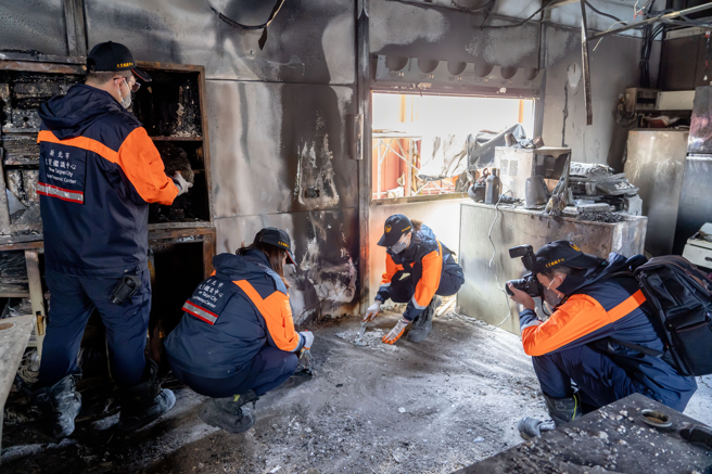 新北消防局火灾鑑识中心，连续13年获国际认证。（图／消防局提供）