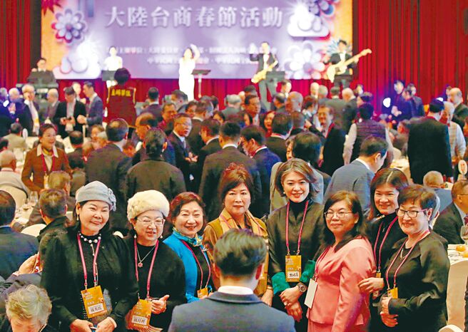 海基会16日举办「2024中国台商春节活动」，数百名大陆台商出席春酒餐叙。（赵双杰摄）