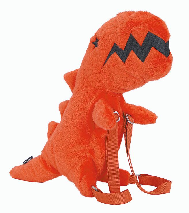 agnes b.推出的龙年限定毛绒恐龙童装后背包，2580元，可爱到不行。（agnes b.提供）
