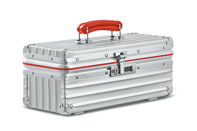 Rimowa推出的单支红酒收藏盒，6万5100元。（Rimowa提供）