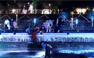 中台灣元宵燈會爆推擠！3大1小跌落滯洪池 現場畫面曝光