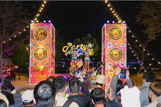 中台灣元宵燈會「Party龍」燈區超人氣    29區輪番展演