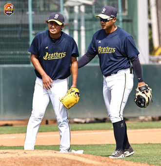 中職》余謙被強襲球打中手背提前退場 明赴醫院詳細檢查