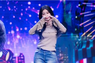 IZ＊ONE姜惠元為地瓜球排隊20分 首來台獻唇印超寵粉