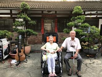 嘉县老夫妻同年同月生、同年同月死 情人节携手做比翼鸟