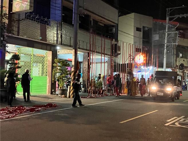 大甲警分局接獲報案後，派員到現場處理，並未發現鞭炮，經詢問廟方人員，指稱不知是何人所為。（讀者提供／張妍溱台中傳真）