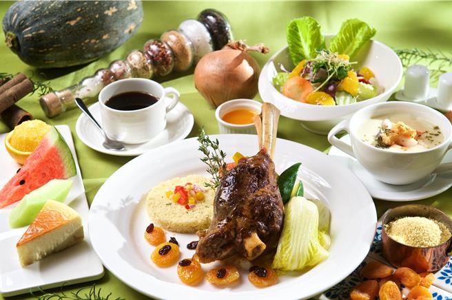 「摩洛哥羊膝佐库司库司」结合北非风情，软嫩的羊膝佐上非洲特有食材，别有一番风味。(神旺商务酒店提供)