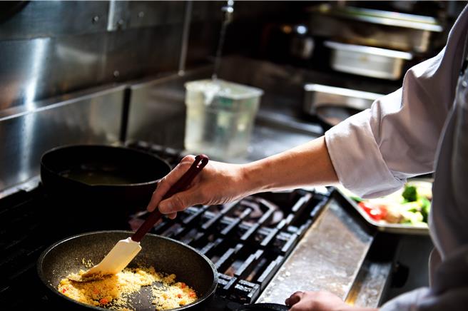 「库司库司」在北非象徵幸福与丰收，「摩洛哥羊膝佐库司库司」有祝福客人迎来幸福和丰收一年的美意。(神旺商务酒店提供)