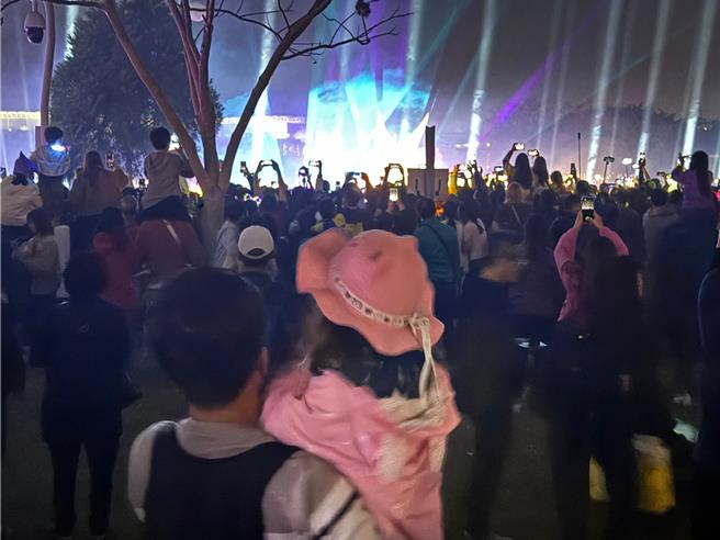 台中市政府觀光旅遊局估計，中台灣元宵燈會2天破54萬人次入園，為地方帶來觀光商機。（台中市政府提供／張妍溱台中傳真）