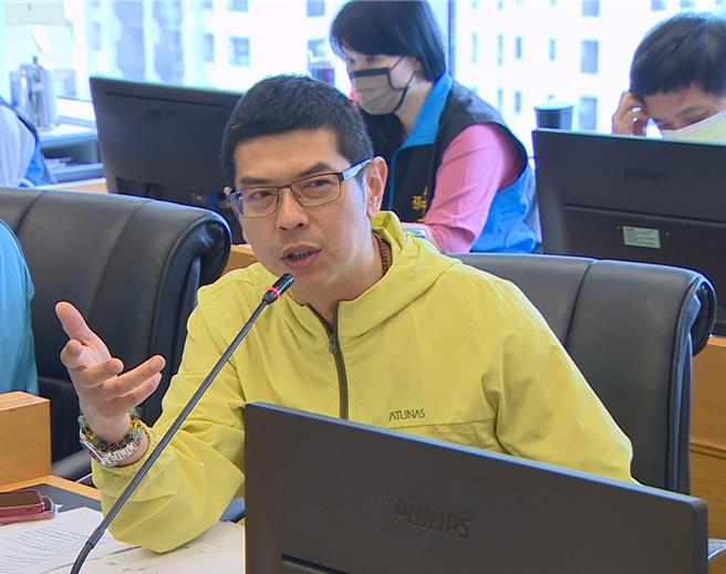 民进党台中市议员周永鸿，认为台糖肉品检出瘦肉精「西布特罗」是重大食安事件，台中市长卢秀燕是事件关系人，有至立法院备询的义务。（周永鸿提供／王煌忠台中传真）