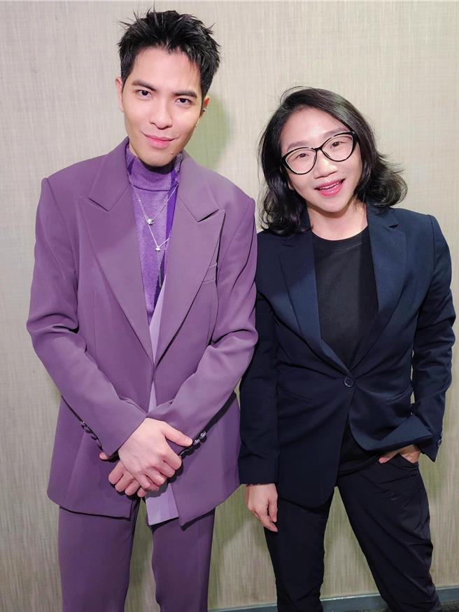 老蕭與陶子在新加坡相見歡。（喜鵲娛樂提供）