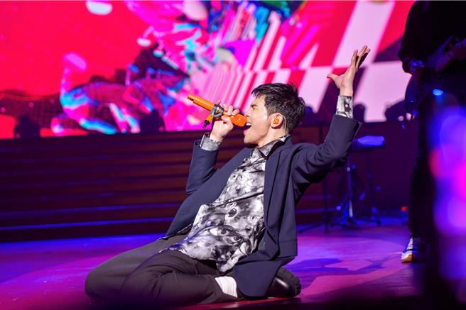 老蕭昨晚在新加坡熱力開唱。（喜鵲娛樂提供）