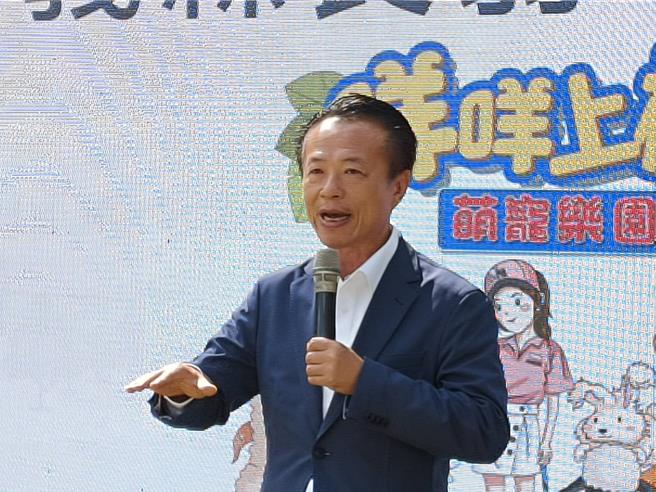 嘉义县长翁章梁期许羊角艺术村为地方带动新兴休閒消费产业。（廖素慧摄）