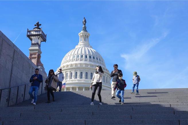 美國聯邦眾議院20日通過法案，將向烏克蘭、以色列，以及包括台灣在內的印太地區國家提供總額約935億美元（約新台幣3兆1千億）的安全援助。（美聯社）