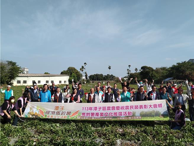 台中市潭子區農會舉行「潭子搖滾馬鈴薯產業文化推廣活動」，5年來邀民眾挖馬鈴薯，增加潭子農特產品曝光度。（台中市政府提供／張妍溱台中傳真）