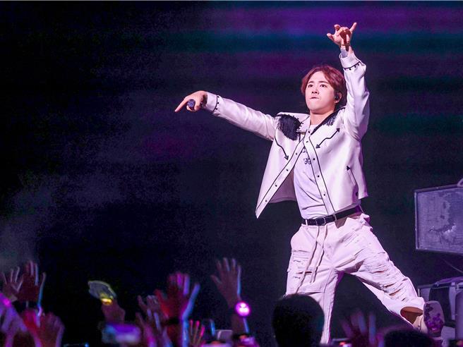 FTIsland此次演唱会除了新歌外，也献唱多首老歌。（罗永铭摄）