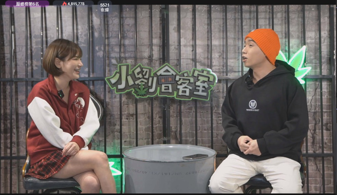 Toyz和陈沂一起直播。（图／翻摄自浪LIVE直播）