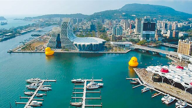 高雄市觀光局宣布推出期間限定愛河灣24小時4K即時影像。（高市府觀光局提供／洪浩軒高雄傳真）