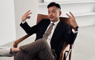 77老大试车洋妞「如竹竿搅枯井」 最美英文老师交非洲男遭亏进不去