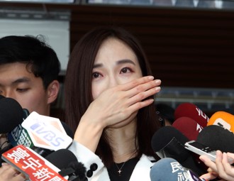 恐有隱情？楊寶楨辭職鄉民戰翻 網揪細節：表情說明一切