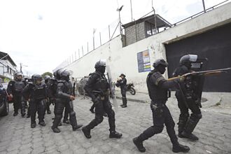 厄瓜多與毒梟開戰