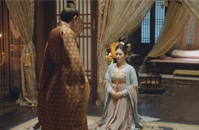 赵樱子拍宫廷戏需要经常下跪，留下后遗症。（中视提供）