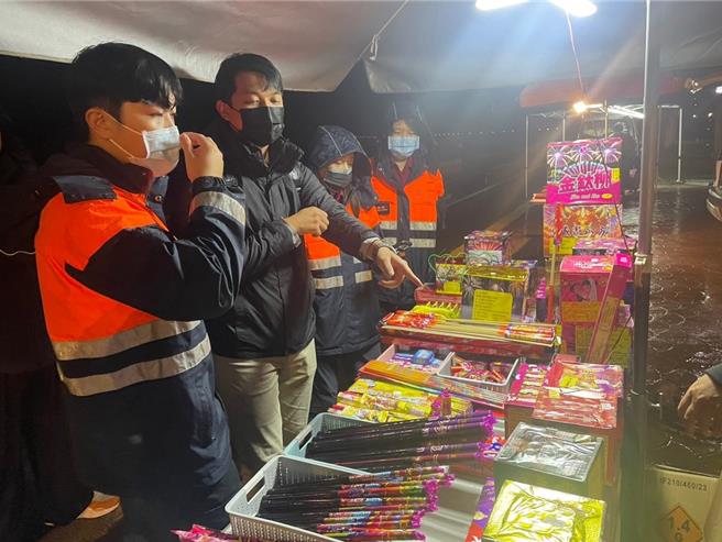 花蓮縣政府考量元宵節將至，避免爆竹聲響干擾民眾作息，將與相關局處到縣內施放熱點聯合稽查，取締爆竹煙火噪音、違規擺攤等違規情形。（花蓮縣政府提供／羅亦晽花蓮傳真）