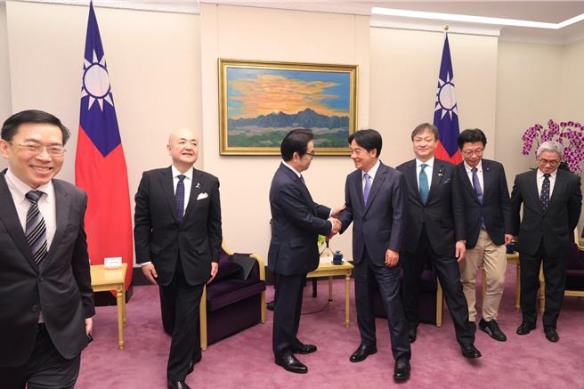 副总统赖清德接见日本参议员北村经夫与堀井巖(总统府提供)