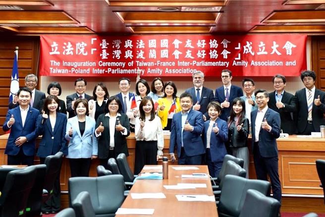 由民进党立委主导的「台湾与法国国会友好协会」、「台湾与波兰国会友好协会」成立大会。（黄捷提供／洪浩轩高雄传真）