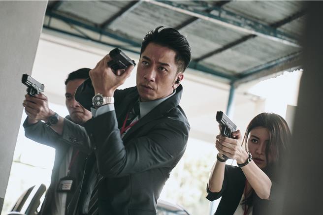 吳卓羲在《反貪風暴之加密危機》中飾演廉政公署總調查主任。（華映提供）