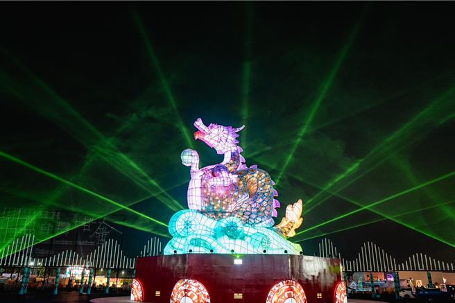 2024台湾灯会高铁灯区周六元宵节台南登场，展至3月10日，今年适逢龙年、台南400年，推出主灯「龙来台湾」。（观光署提供／蔡亚桦台北传真）