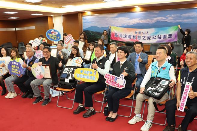 苗栗县偏远地区健康照护设备捐赠暨启动记者会。（苗栗县政府提供／李京升苗栗传真）